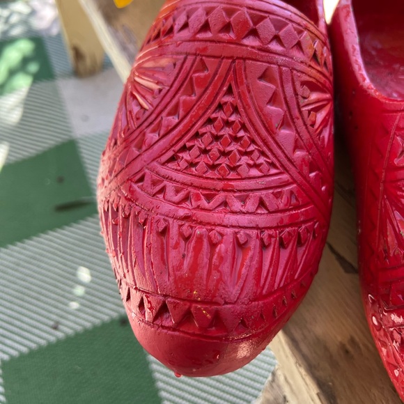 Red Dutch wooden shoe Very large,mostly decorative unless you have a large foot - Picture 3 of 14